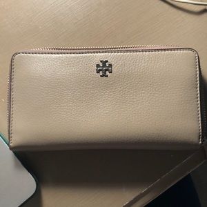 Tory Burch zippy Wallet